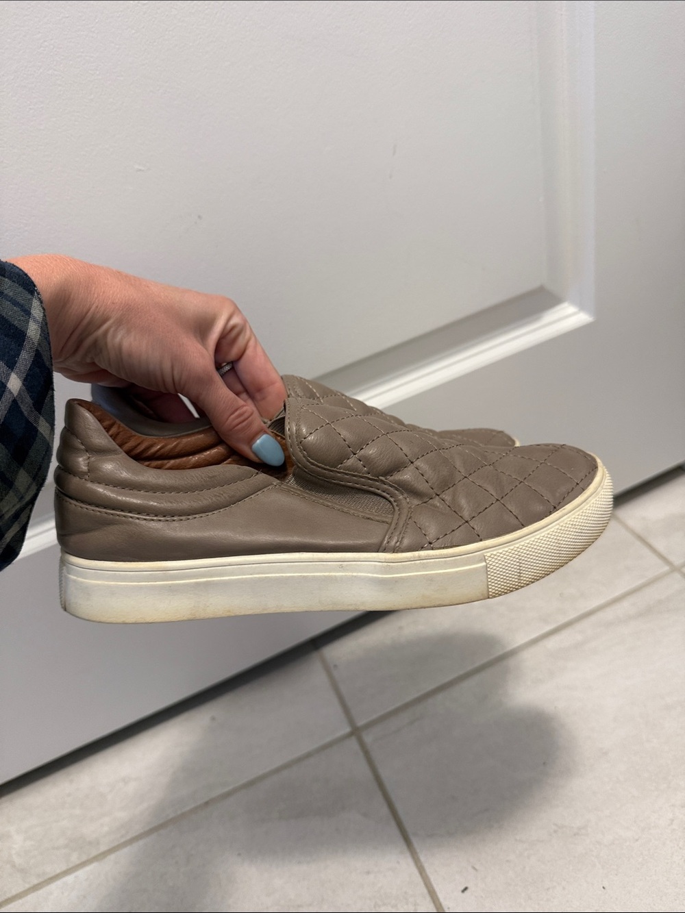 Elle Steve maddens  Quilted Slip-On Loafers in Taupe